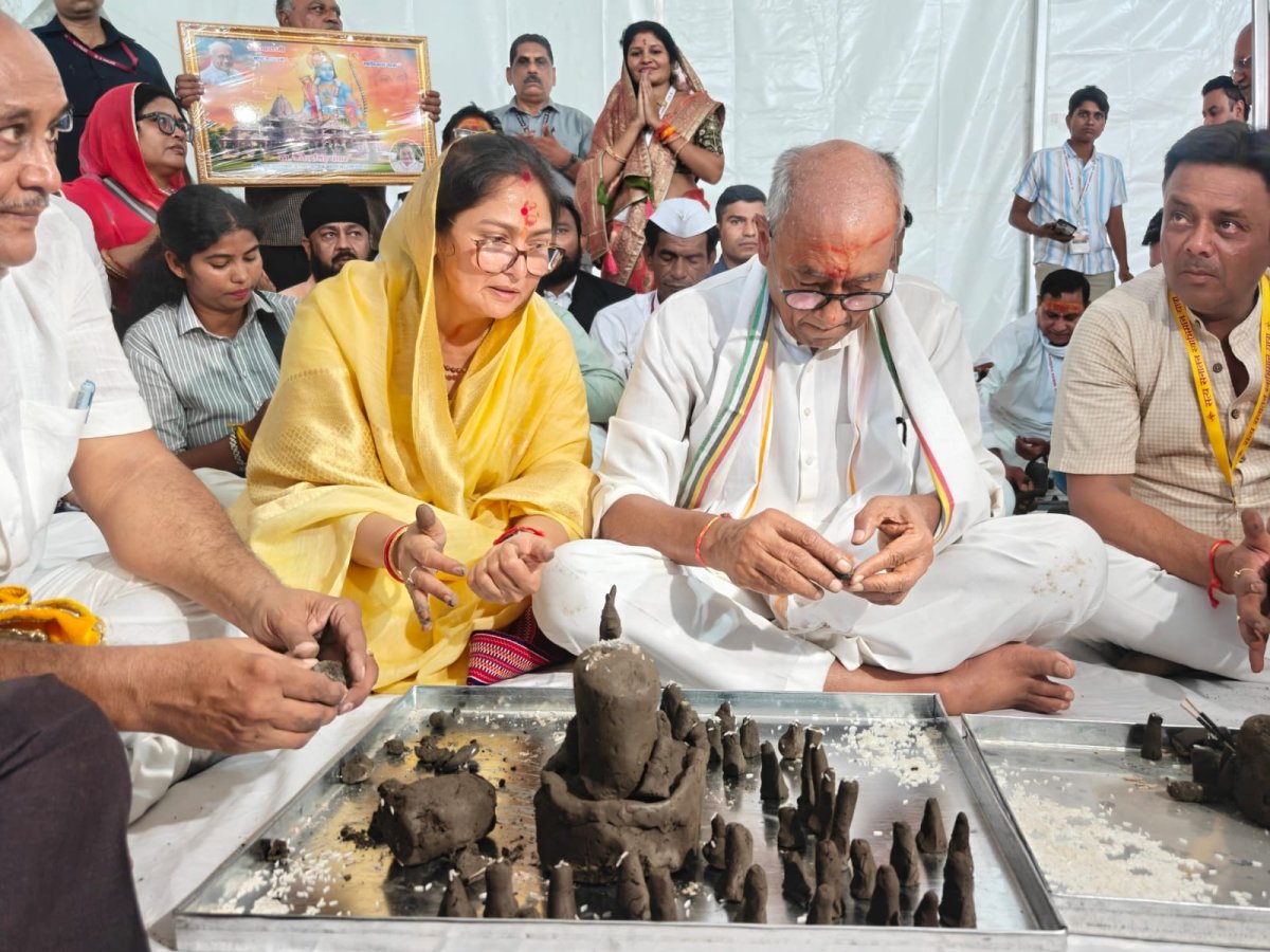 930 किलोमीटर लंबी यात्रा पर निकले दिग्विजय सिंह, मध्य प्रदेश से उत्तर प्रदेश तक साधेंगे समीकरण