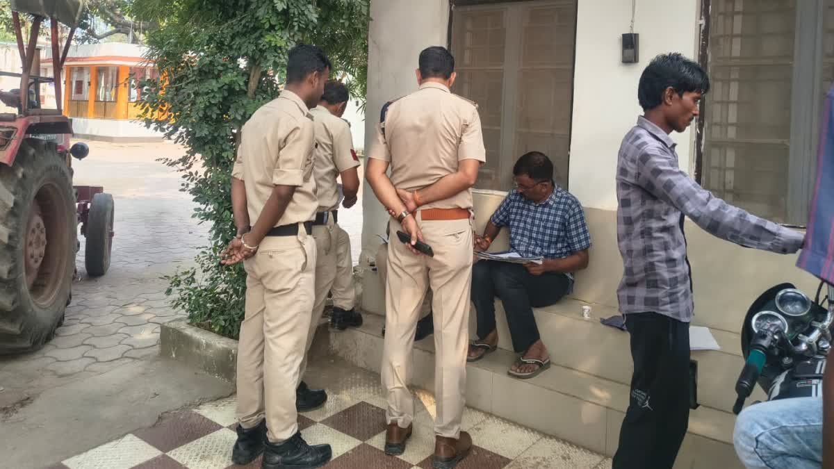 तड़के प्रभात फेरी वालों ने सुनी चीख, कुएं से निकाले गए मां और तीन बच्चे, जांच में जुटी पुलिस