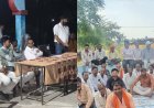 जमीन वापसी और नौकरी की मांग को लेकर अड़े किसान, बोले- फसल और स्वास्थ्य पर मंडरा रहा है बड़ा खतरा