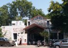 बदहाली के आंसुओं में डूबा इंदौर का ऐतिहासिक फाइन आर्ट कॉलेज, क्लासरूम में घूम रहे कुत्ते और चूहे