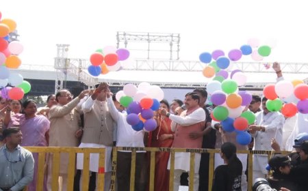 टीटी नगर स्टेडियम में गूंजी देशभक्ति, बच्चों ने मानव रंगोली बनाकर दोहराया 'विकसित भारत' का संकल्प