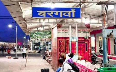 बरगवां रेलवे स्टेशन पर ट्रॉली बैग से भारी मात्रा में शराब बरामद, जीआरपी और आरपीएफ ने तस्कर को दबोचा