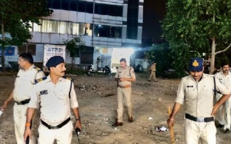 सिटी सेंटर इलाके की सड़कों पर उतरी महिला पुलिस, कोचिंग के बाहर मनचलों को खदेड़ा और शराबियों को दबोचा