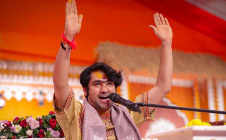 "पहले के राक्षस हवन में हड्डियां डालते थे", पंडित धीरेंद्र शास्त्री का सोशल मीडिया पर तीखा हमला