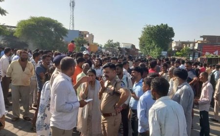 पिटगारा तिराहे पर भीषण सड़क हादसा, स्पीड ब्रेकर और मुआवजे की मांग को लेकर ग्रामीणों का चक्काजाम