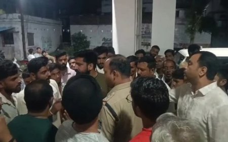 सिवनी में पुलिस वाहन और बाइक की टक्कर से युवक की दर्दनाक मौत, ग्रामीणों ने किया हंगामा और मुआवजे की मांग