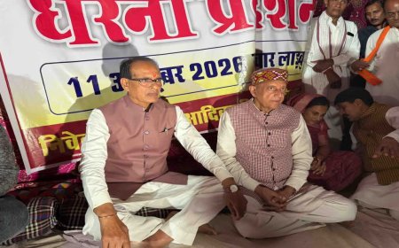 अपनी ही सरकार के खिलाफ धरने पर बैठे केंद्रीय मंत्री शिवराज सिंह चौहान, वन विकास निगम पर भड़के