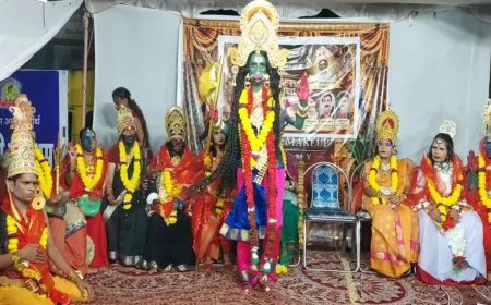 विदिशा के श्रीहरि वृद्धाश्रम में अनूठी पहल, वृद्ध माताओं को मां दुर्गा के 9 स्वरूपों में सजाकर की गई पूजा