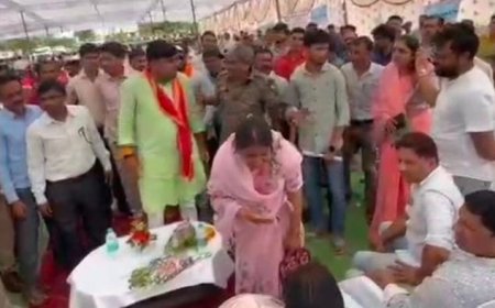 बकोड़ा में जनसंवाद के दौरान आपस में भिड़े भाजपा-कांग्रेस नेता, विधायक अनुभा मुंजारे ने जताया विरोध