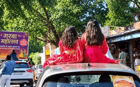गरबा आयोजकों की मनमानी पर पुलिस का शिकंजा, सुरक्षा से खिलवाड़ करने पर कटे चालान