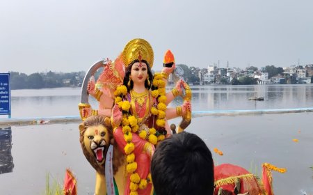 राजधानी में मां दुर्गा की प्रतिमाओं का विसर्जन शुरू, 7 प्रमुख घाटों पर नगर निगम और पुलिस के कड़े इंतजाम