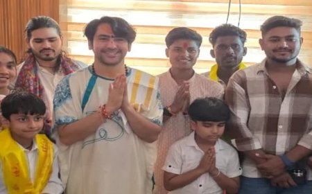 एशियन गेम्स में स्वर्ण पदक जीतकर बागेश्वर धाम पहुंची महिला क्रिकेटर क्रांति गौड़, बाबा बागेश्वर से लिया आशीर्वाद