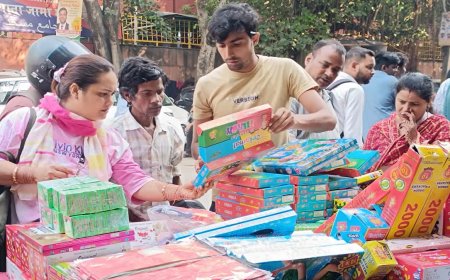 बिना लाइसेंस और सुरक्षा मानकों की अनदेखी पर गाज; गोपुर पटाखा मार्केट में राजस्व टीम का छापा