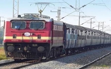 दुर्गा प्रतिमा ले जाने को लेकर विवाद, इटारसी-प्रयागराज एक्सप्रेस 1 घंटा रुकी