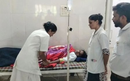 11 दिनों से धरने पर बैठी छात्राओं की बिगड़ी तबीयत, टेंट चोरी होने के बाद खुले आसमान के नीचे आंदोलन