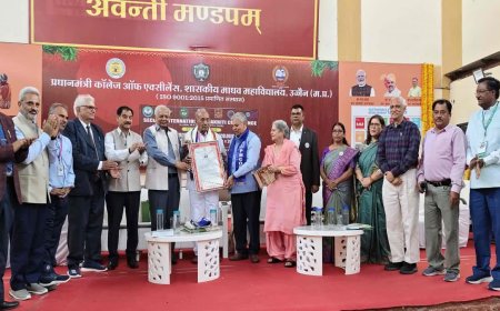 कचराघर बनी मोक्षदायिनी शिप्रा! पर्यावरणविदों ने कहा- 'जन जागरूकता से ही बचेगा नदियों का अस्तित्व'