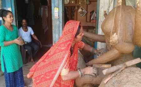 गणेश उत्सव और नवरात्रि के लिए मूर्तियां बना रहीं महिलाएं, आत्मनिर्भरता की अनूठी दास्तान