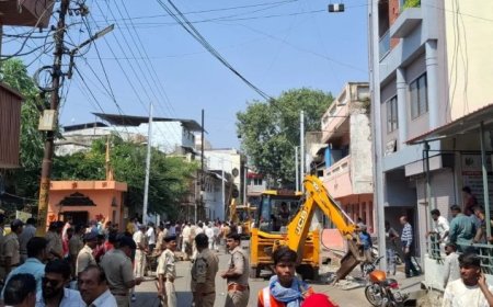 अतिक्रमण हटाने के अभियान पर मचा बवाल, भूस्वामी और स्थानीय लोगों ने उठाए सवाल
