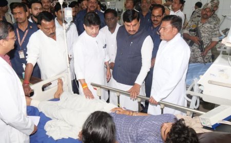शीतला माता मंदिर हादसा पीड़ितों से मिलने पहुंचे सीएम मोहन यादव, ट्रॉमा सेंटर के बाहर हंगामा और मेडिकल कॉलेज डीन को जड़ा थप्पड़