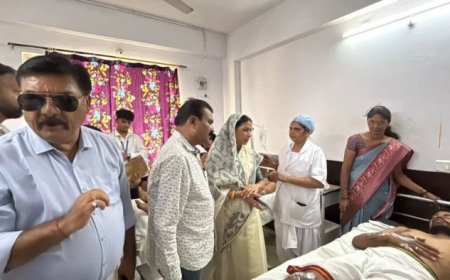 माता की मूर्ति लाते समय बड़ा हादसा, हाईटेंशन लाइन के तारों की चपेट में आने से चार युवक झुलसे