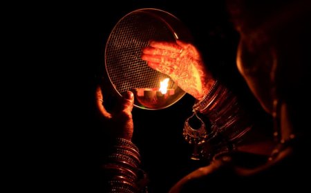 क्या पहला करवाचौथ नहीं रख सकतीं नवविवाहिताएं? जानिए शुक्र अस्त और भद्रा पर क्या कहते हैं ज्योतिषी