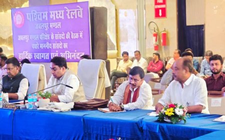 सांसद रजनीश अग्रवाल ने जबलपुर जीएम की बैठक में उठाई मांग, सागर-छतरपुर नई रेल लाइन और शिप्रा एक्सप्रेस को प्रतिदिन चलाने की उठी बात