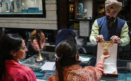 ग्लोबल मार्केट के कमजोर रुझानों से फिसले सोने के दाम, आरबीआई की नई ब्याज दरों का असर
