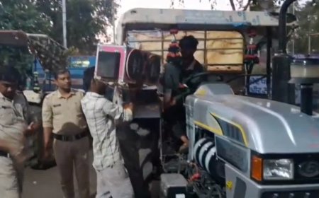 हाईवे पर तेज आवाज में गाने बजा रहे ट्रैक्टर चालकों पर पुलिस की सख्त कार्रवाई, कान पकड़कर लगवाई उठक-बैठक