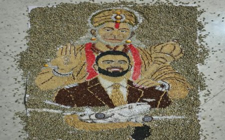 किसान कलाकार योगेंद्र पाल सिंह ने अनाज और बीजों से बनाई पायलट कैप्टन स्मित मच्छार की अनूठी कलाकृति