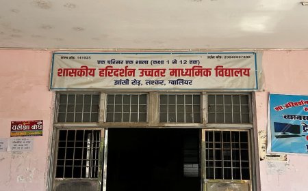ग्वालियर के 10 सरकारी स्कूलों की कटी बिजली, 5 हजार बच्चे उमस और अंधेरे में पढ़ने को मजबूर
