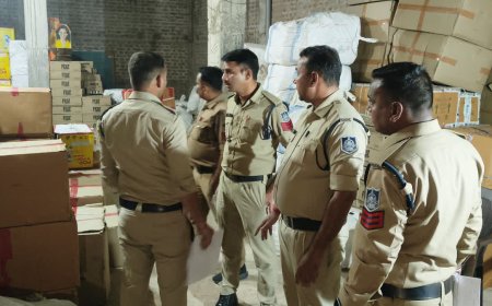 दीपावली से पहले घनी आबादी के बीच चल रहा था अवैध पटाखों का खेल, 100 कार्टून बारूद जब्त