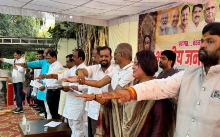 इंदौर में कम बारिश के चलते गहराया जल संकट, गरबा पंडालों में पानी बचाने और भजन गाने की दिलाई जा रही शपथ
