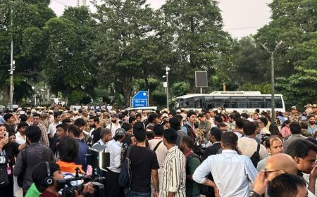 कनॉट प्लेस में आमने-सामने आए सरकार के समर्थक और विरोधी, मुख्य चुनाव आयुक्त के इस्तीफे की मांग को लेकर हंगामा