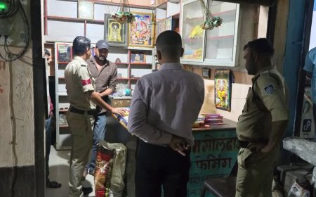 दीपावली से पहले पुलिस की ताबड़तोड़ कार्रवाई, 100 से ज्यादा पटाखा व्यापारियों के ठिकानों पर छापेमारी और लाखों के अवैध पटाखे जब्त
