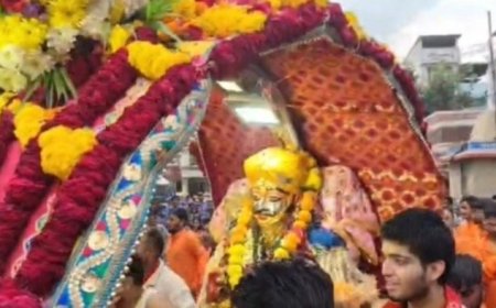 विजयादशमी पर फ्रीगंज पहुंचे राजाधिराज महाकाल, झमाझम बारिश के बीच हुआ शस्त्र और शमी वृक्ष पूजन