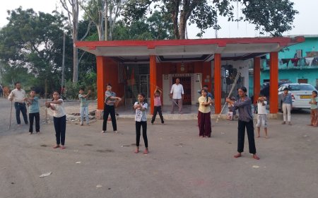 75 साल के भूरे पहलवान ने बदली सोच, पडुवा गांव की बेटियों को सिखा रहे लाठी, तलवार और कुश्ती के दांव-पेच