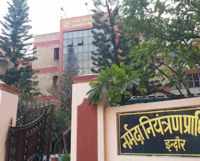 जीवनदायिनी नर्मदा का घट रहा जलस्तर, ओंकारेश्वर में 16 मीटर गिरा पानी; इंदौर और 16 जिलों की बढ़ी चिंता