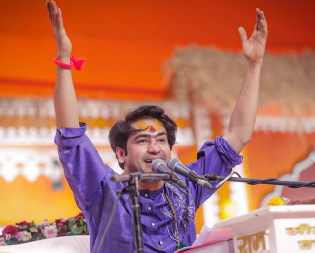 धीरेंद्र शास्त्री का आस्था और ट्रेंड पर तीखा तंज— साईं बाबा, खाटू श्याम और नीम करौली बाबा का दिया उदाहरण