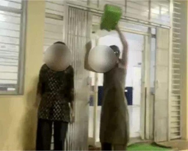 थाने के भीतर युवतियों के हाईवोल्टेज ड्रामे का वीडियो वायरल, टीआई और पुलिसकर्मी घायल