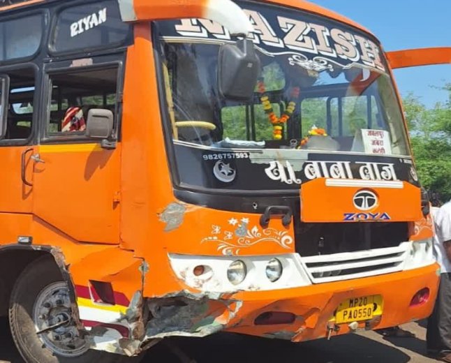 अभाना में भीषण सड़क हादसा, 2 छात्राओं की मौत के बाद ग्रामीणों ने किया चक्काजाम