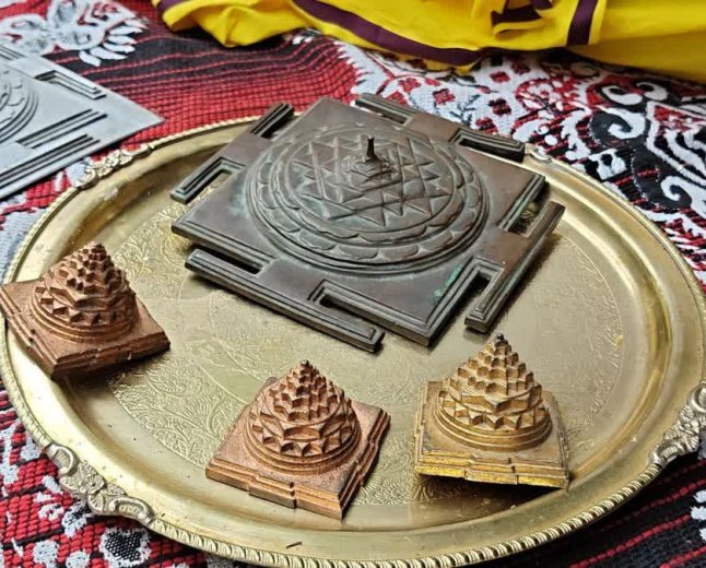 नर्मदापुरम में बने श्रीयंत्रों की विदेशों में भारी मांग, जानिए तांबे, चांदी और सोने के श्रीयंत्रों का धार्मिक महत्व