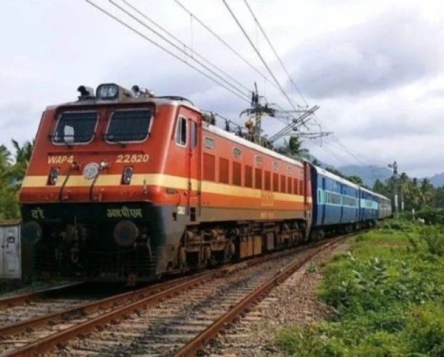 ट्रेन में कॉकरोच और गंदे वॉशरूम मिलने पर रेलवे को झटका, जिला उपभोक्ता आयोग ने लगाया 10 हजार का जुर्माना