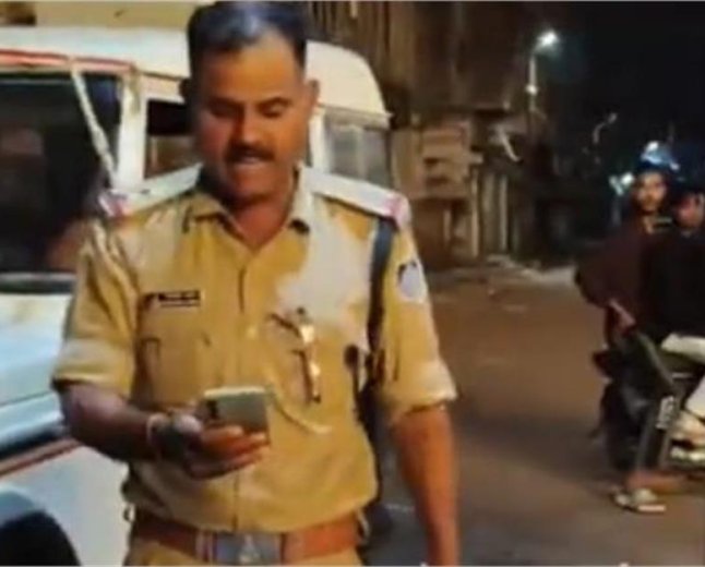 दुर्गा पंडाल की व्यवस्था को लेकर पुलिस और कमेटी में विवाद, एसआई पर गाली-गलौज और धमकी का आरोप