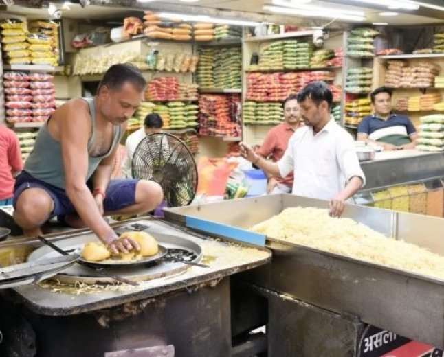 सिंगापुर के अंतरराष्ट्रीय पर्यटन मेले आईटीबी एशिया 2026 में छाई रतलामी सेंव और मुरैना की गजक